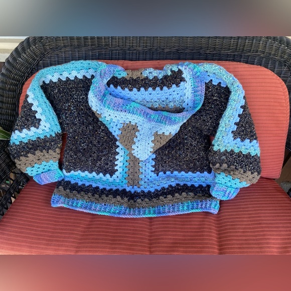 Hand made new crochet cardigan/sweater with hood and pockets - Picture 6 of 6